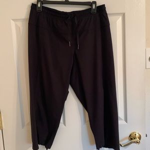 Ladies black cropped pants Sz 8